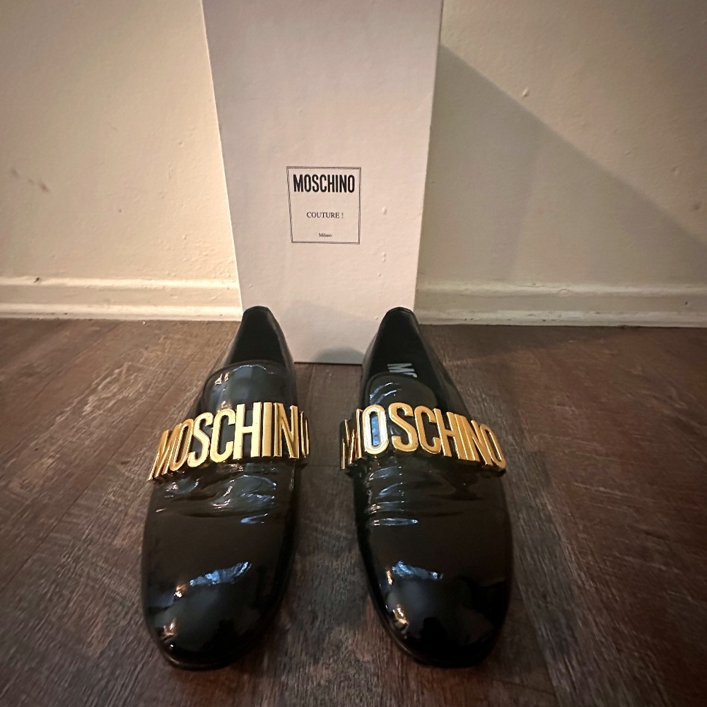 Moschino Men’s metal logo